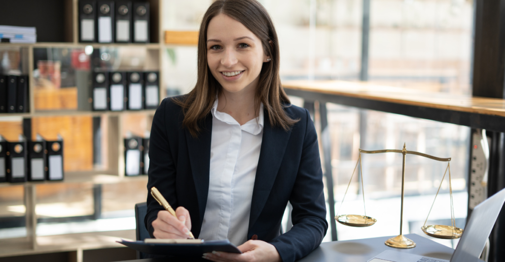 5 Reasons to Become a Paralegal in 2026